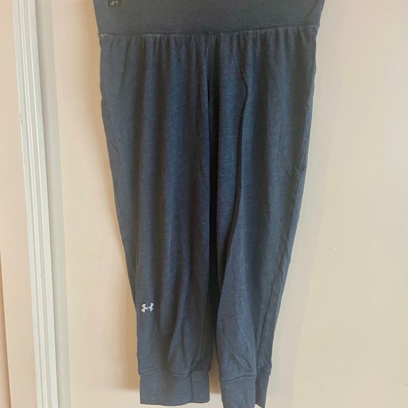Under Armour Light Weight Capris - Picture 1 of 4